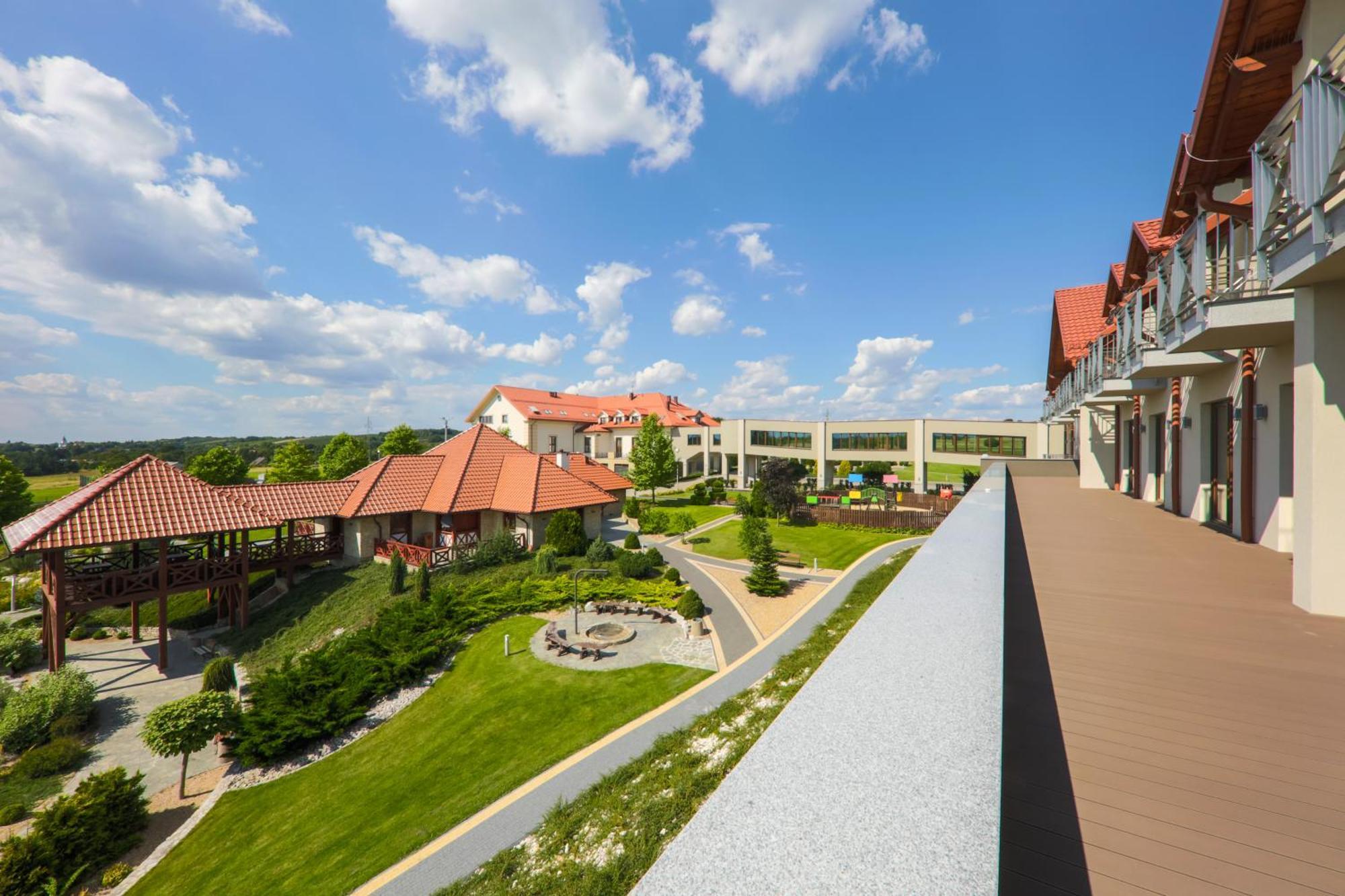 Palac W Konarach Konary Экстерьер фото